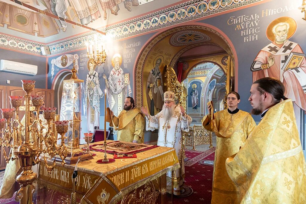 Литургия в какие дни. Литургия евхаристия. божественная литургия зиборова. престол в свято-троицком соборе екатеринбурга. чинопоследование божественной литургии святителя иоанна златоуста.