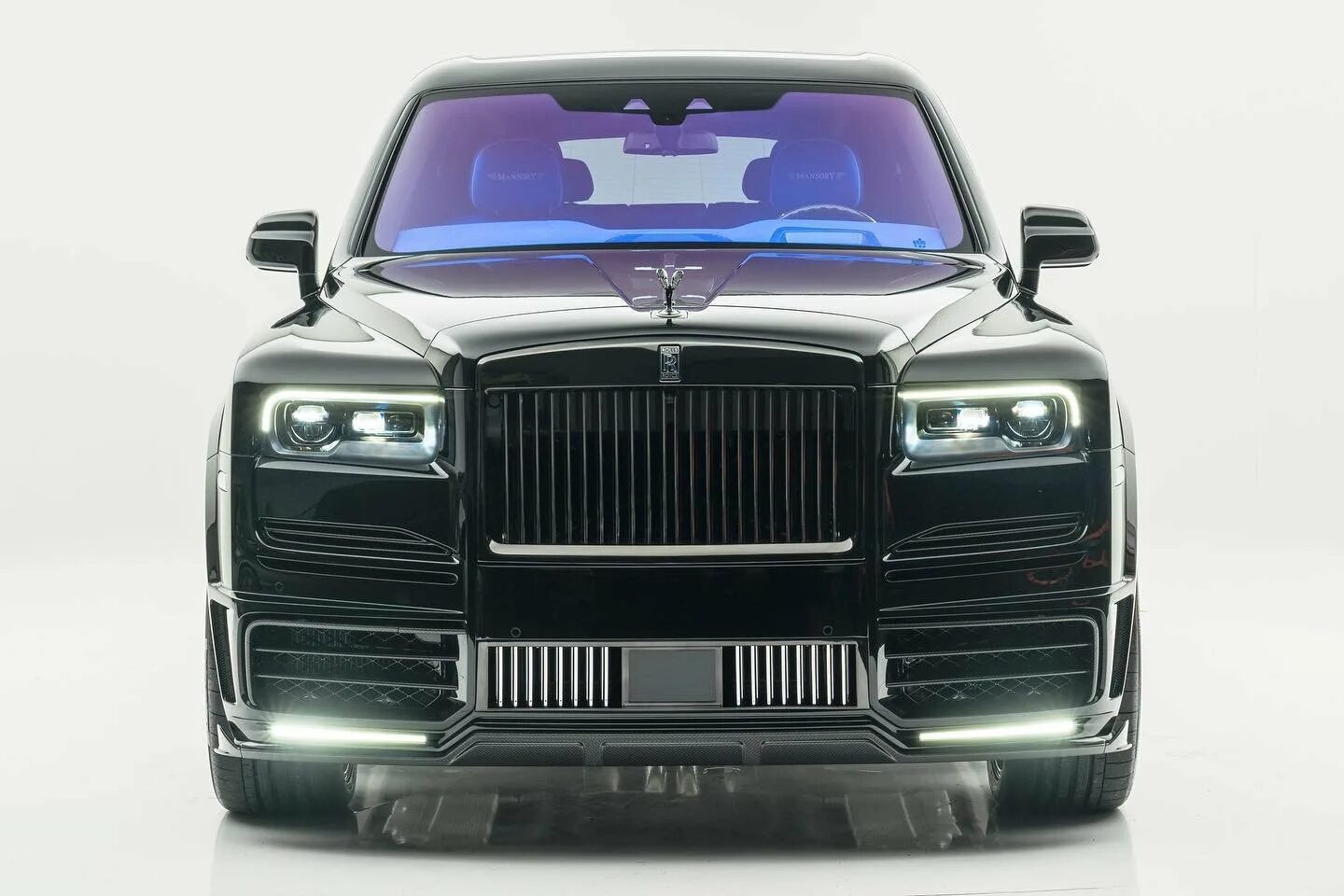 Роллс мансори. Роллс Ройс Куллинан мансори 2021. Rolls Royce Cullinan Mansory Black. Rolls Royce Cullinan Black badge Mansory. Rolls Royce Cullinan Mansory Billionaire.