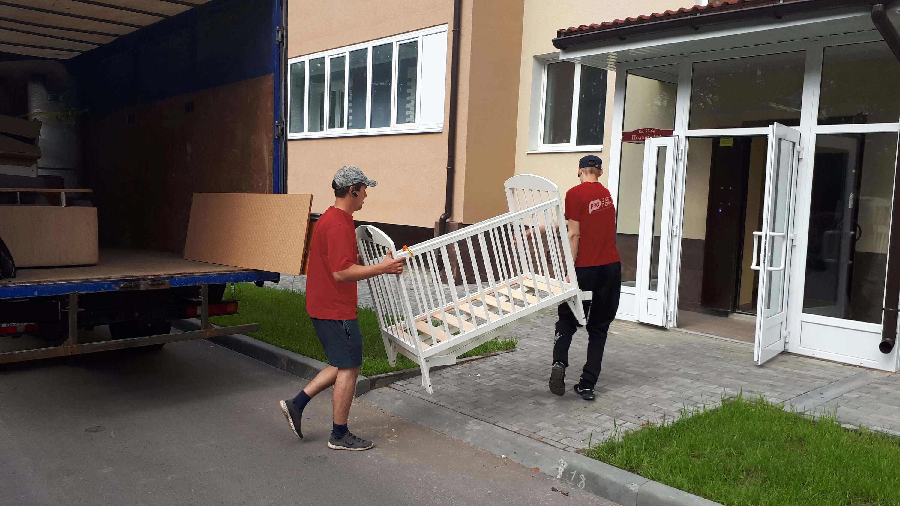 переезд. квартирный переезд воронеж. квартирный переезд. упаковка мебели для переезда. переезд с грузчиками газель.