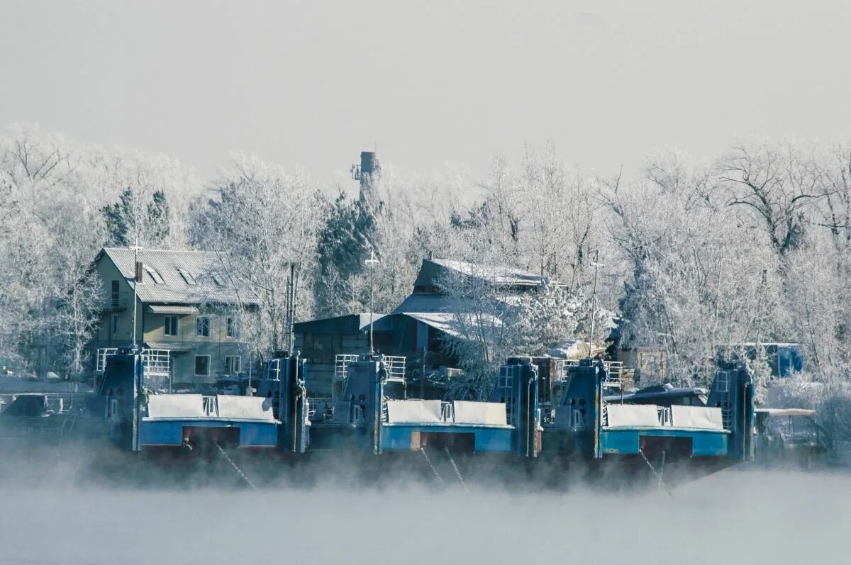 Иркутск морозный. Холодно в Иркутске. Красноярск зимой поле завод.