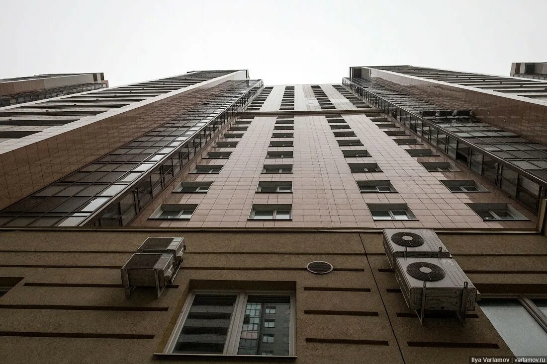 Дом с членом москва. Дом х й. Чистый город петрозаводск. Зеленоград, слово хуй на крыше. Человейники кудрово.