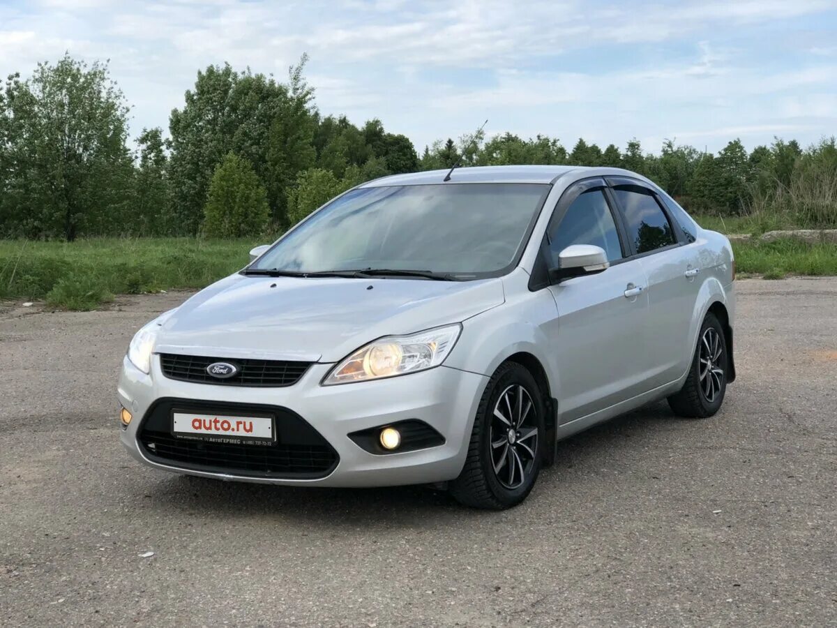 Куплю форд фокус бу москве. Ford Focus 2 Рестайлинг 2010. Форд фокус 2 Рестайлинг серебристый. Ford Focus 2010 седан. Форд фокус 2 Рестайлинг седан серебристый.