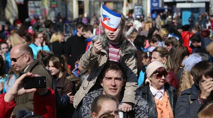 Митинги в Крыму 2014. Митинг Крым Россия. Митинг концерт 2022. Митинги 18 года