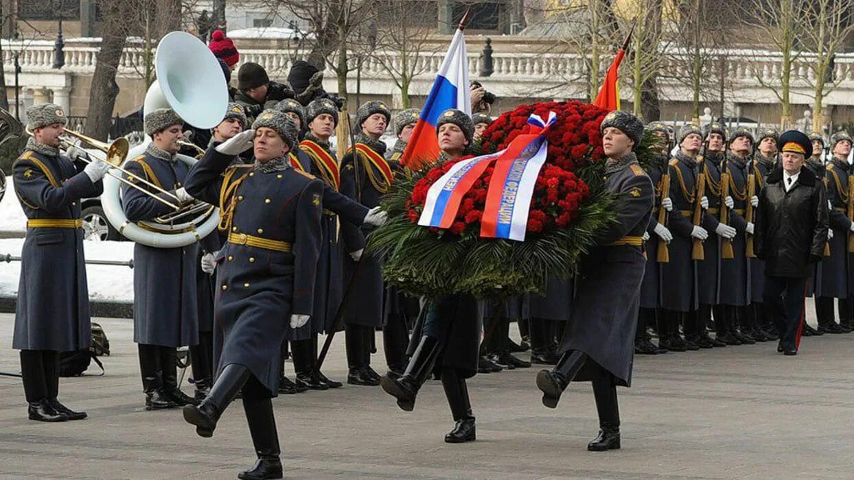 Защитники отечества москва сайт. Празднование дня защитника Отечества в России. 23 Февраля Россия. С праздником днем защитника Отечества. Празднование 23 февраля в России.