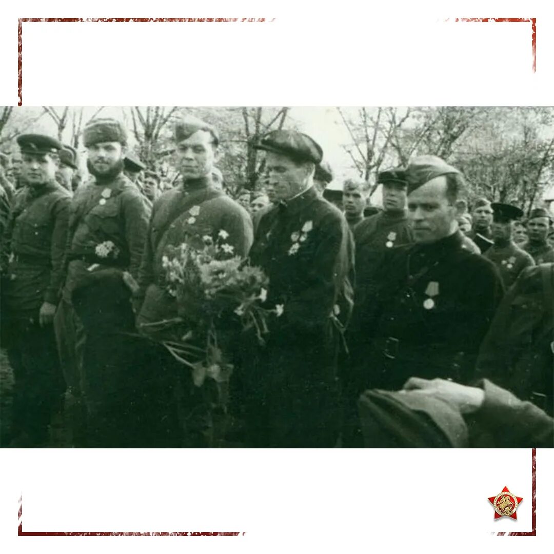 1944 г состоялся парад побежденных. Парад партизан в петрозаводске 8 октября 1944 года. парад партизан в петрозаводске. парад партизан в карелии 1944 г. карельский фронт парад.