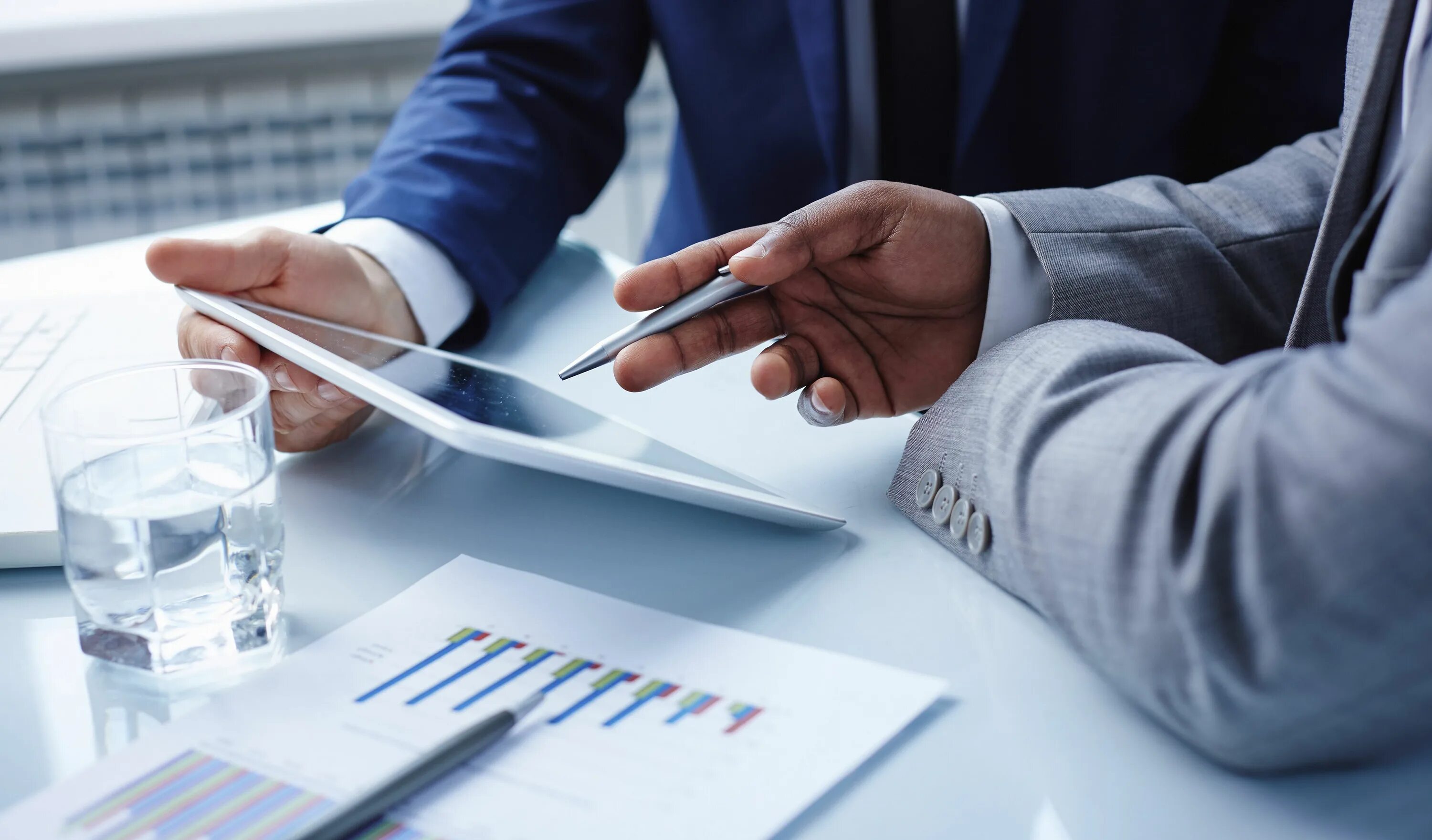Деловая встреча. Оценка бизнеса. Advisory services. Финансовые услуги для бизнеса это. Предпринимательство.