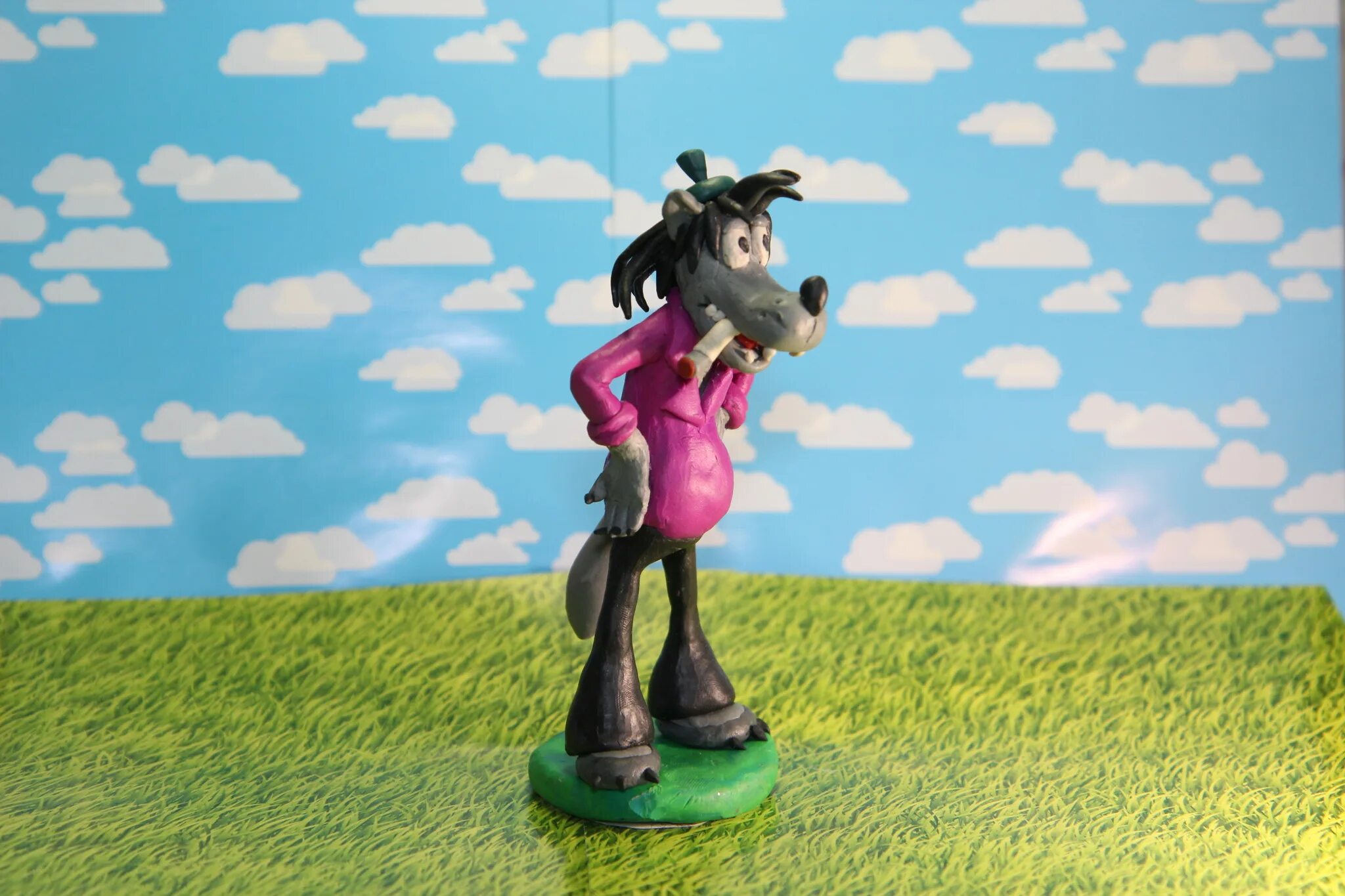 заяц из пластилина. фигура волка из пластилина. лепка из пластилина ну погоди. фигурка волка из ну погоди. слепить ну погоди.