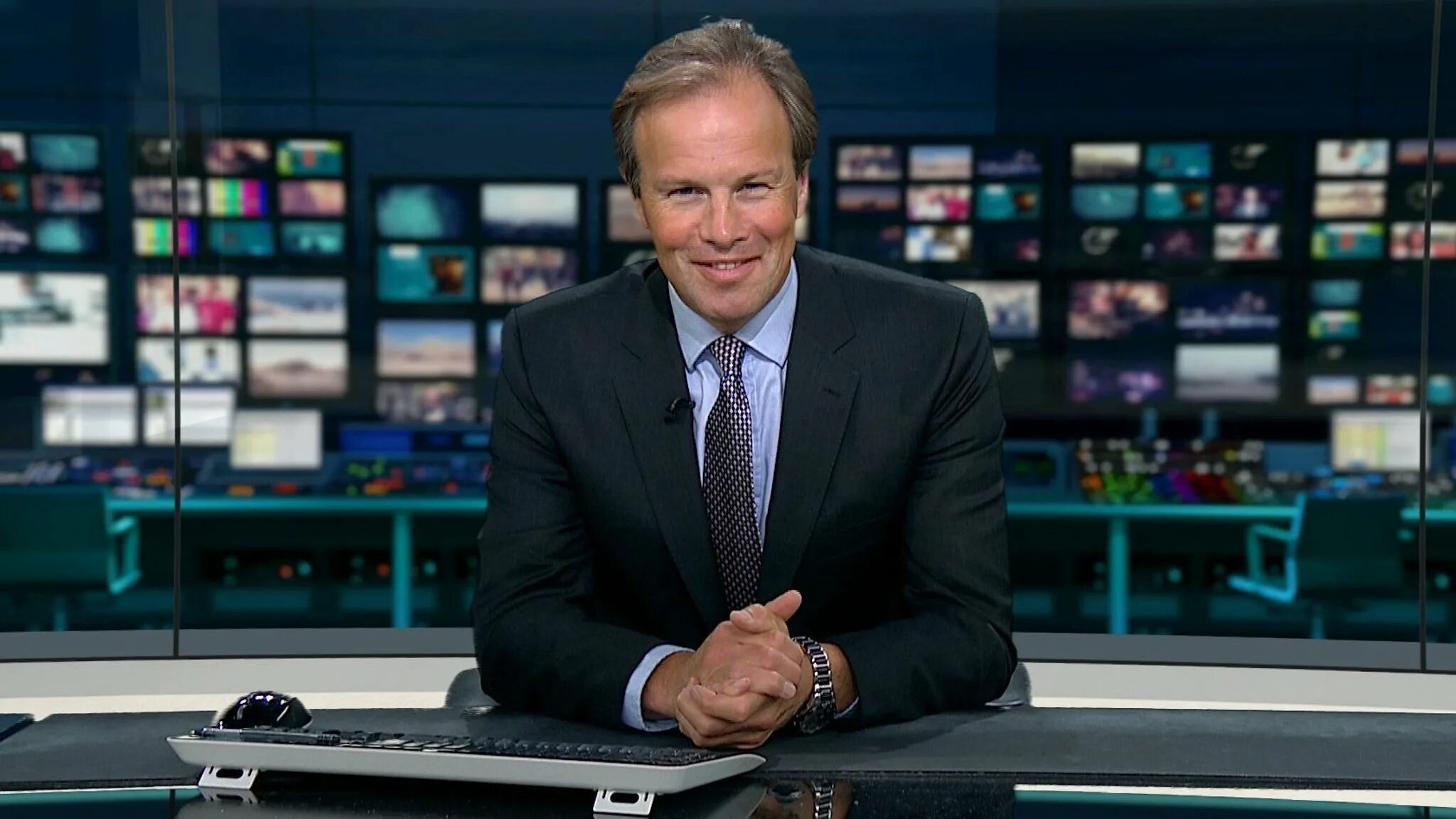 Tom Bradby News. Телевидение в Великобритании ITV. Телеканалы в Англии. Телевидение в Великобритании Телеканалы Великобритании. The news programme is watched by millions