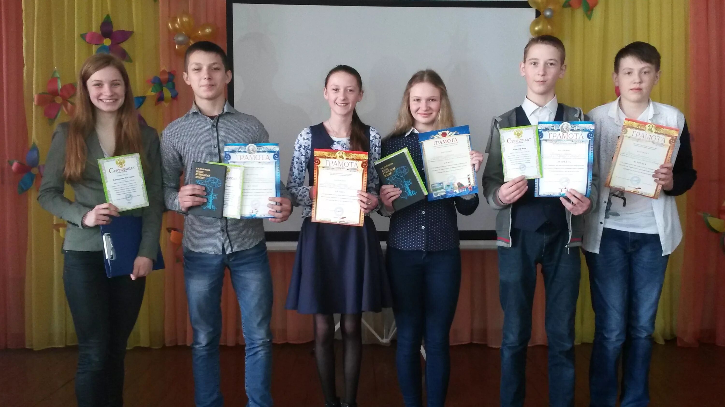 Движение юных исследователей. Движение юных исследователей. Кружок юный исследователь в детском саду. Движение юных исследователей. Надпись юные исследователи.