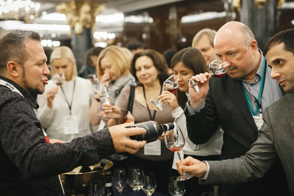 Симпл вайн дегустации. Кавист симпл вайн. кристина кавист simple wine. дегустация вина симпл компания.