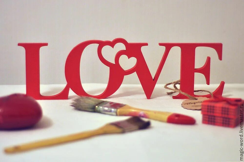 Надпись Love. Красивое слово Love. Слова на лю. Love из дерева.