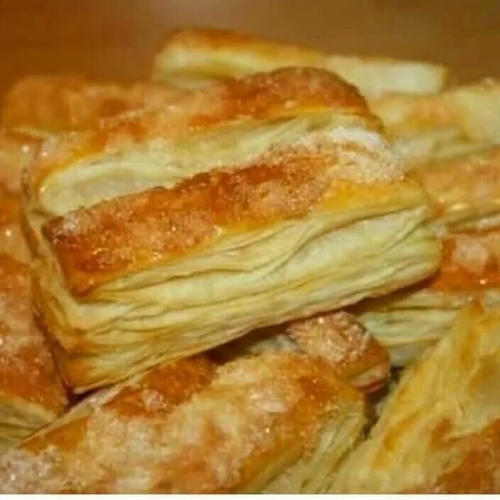 Слойка с яблоком. Слойка с яблоком. Слоеная выпечка. Сладкие слойки. Слойки из бездрожжевого теста.