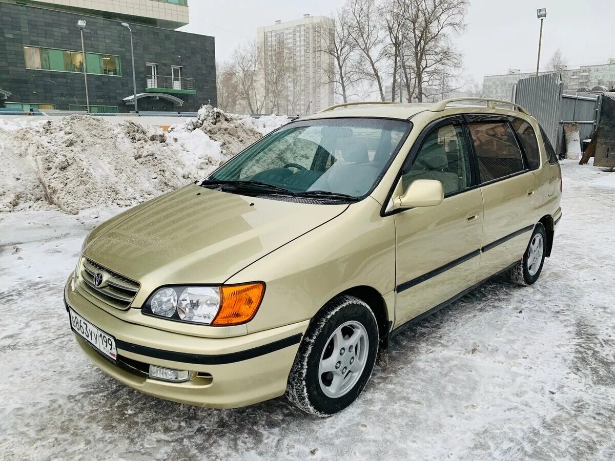 Тойота ипсум 1 поколение. Toyota ipsum 2003 золотистый. Тойота Ипсум золотистая. Ипсум 2002 золотистый. Тойота Ипсум 2001 года.