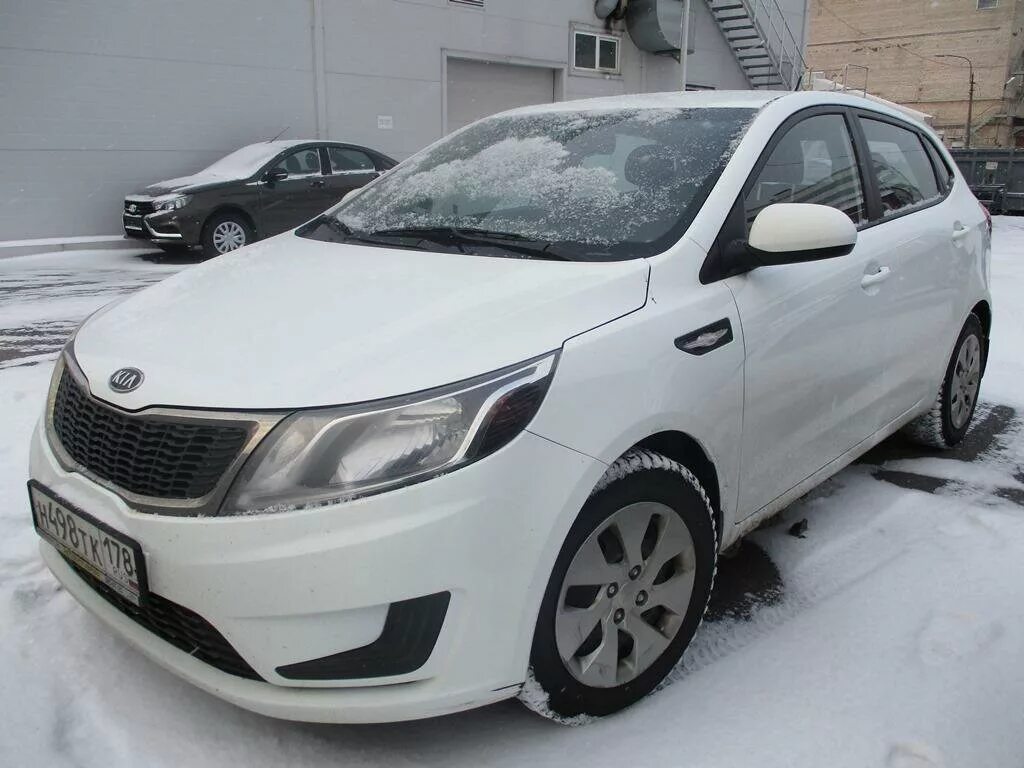 Kia Rio хэтчбек 2012 белая. Киа Рио 2012 хэтчбек белый. Киа Рио хэтчбек 2012 года. Kia Rio 2012 белый. Купить киа рио белая