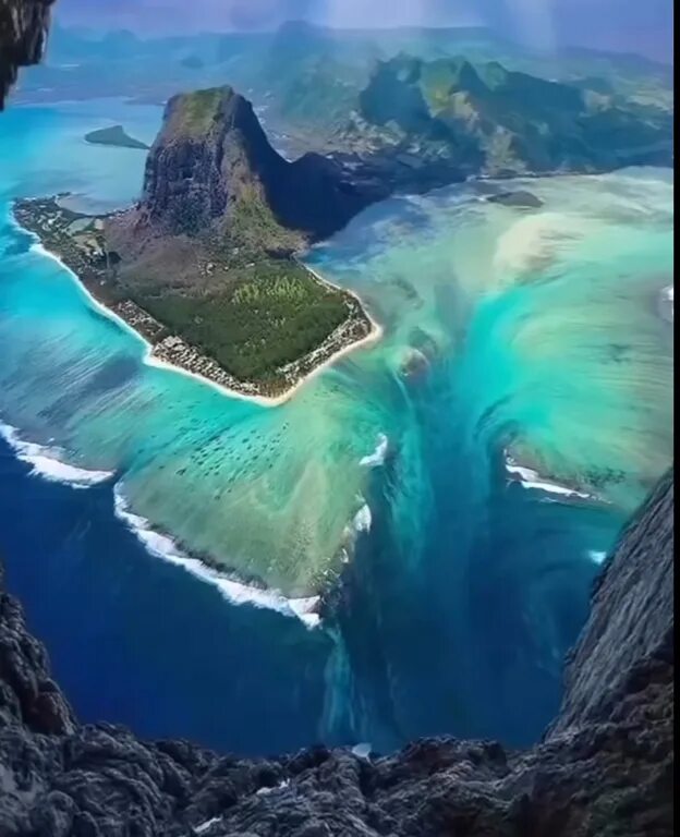 Подводный водопад острова маврикий блэк ривер фото