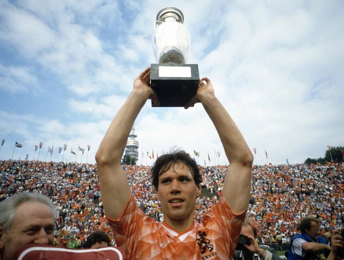 Чемпионат европы 1988 финал. Ван бастен чемпионат европы 1988. марко ван бастен 1988. марко ван бастен сборная голландии. ссср-голландия 1988 чемпионат европы.