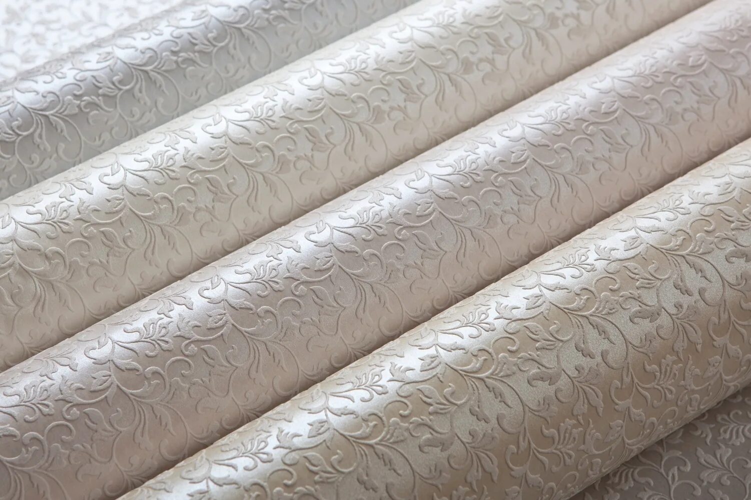 Премьера обои липецк. Обои premiere. Lux обои magazin. Обои bn international 17940. Обои престиж колор в интерьере.