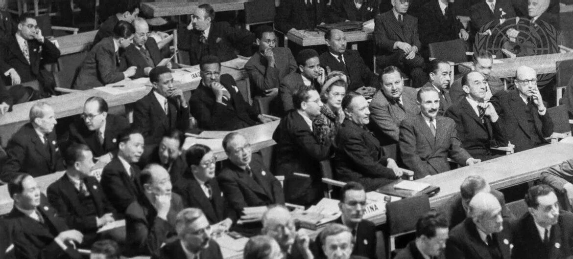 1948 г оон. Первое заседание ООН 1945. Генеральная Ассамблея ООН 1945. Заседание Генассамблеи ООН 1945 года. Конференция ООН 1945 ЮНЕСКО.