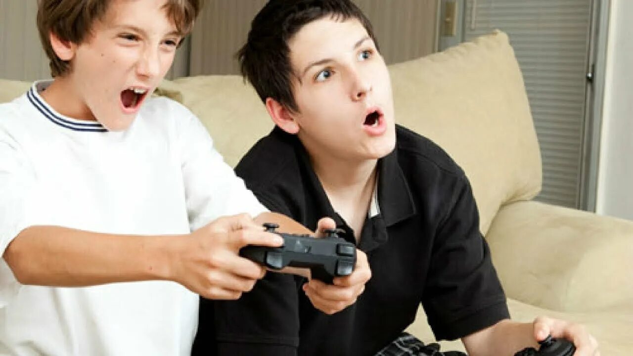 My brothers play computer games. Школьник бездельник. Violent Video games. Бездельник 15 лет. Brother Play a game.