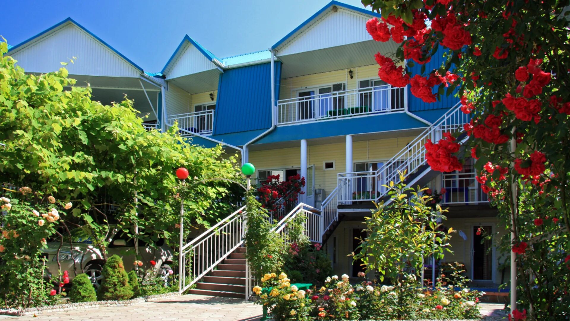 Черномор туапсе новомихайловский. Гостиница ласточкино гнездо криница. Гостиницы краснодарского края недорого у моря. Гостиницы краснодарского края недорого у моря. Пересыпь (краснодарский край).