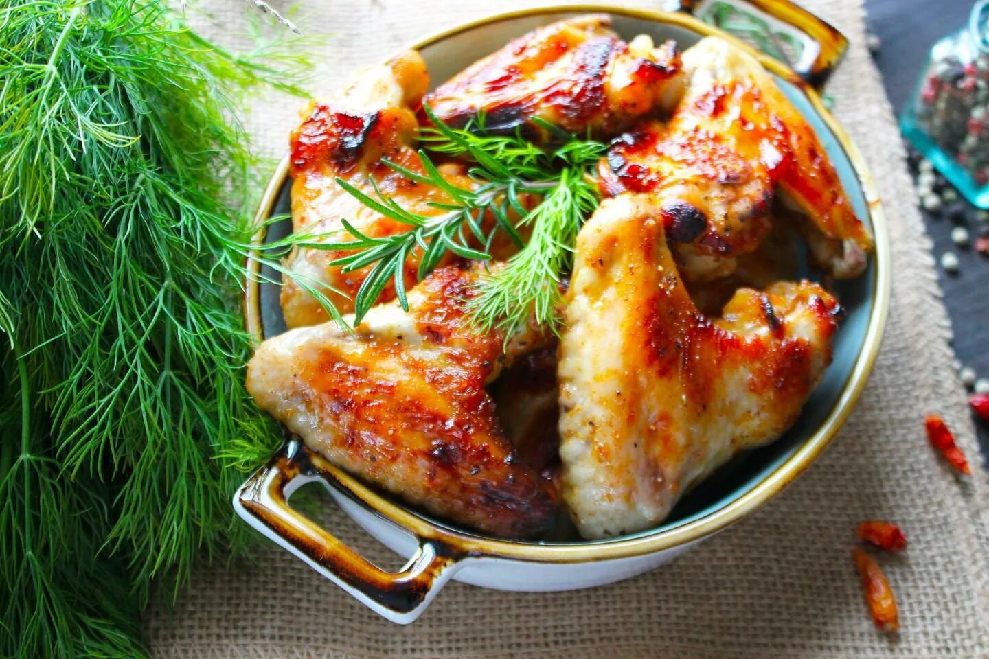 Куриные крылья в горчично медовом. Куриные крылышки в духовке. куриные крылья в медовом соусе. крылышки в медово-горчичном соусе. куриные крылышки в томатном соусе.