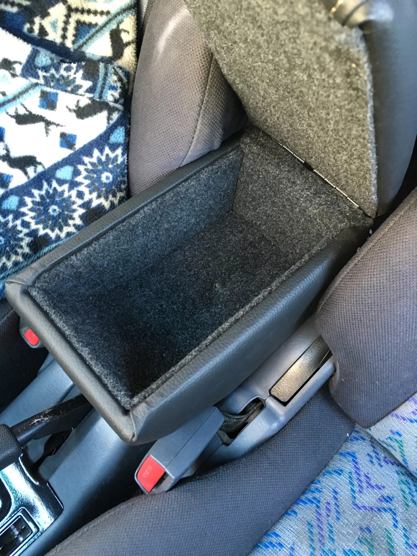 Подлокотник рав 4. Подлокотник рав 4. Тойота рав 4 2014 isofix. Подлокотник рав 4. Подлокотник на рав 4 1 поколения.