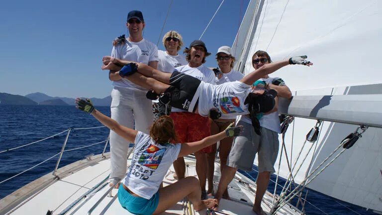 яхта. Sail @ fun trophy 2022. одежда на регату летом. девушки на море на катамаране. кругосветка на яхте.