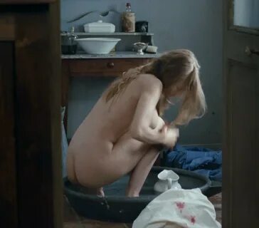 Джоди Комер фото голая.