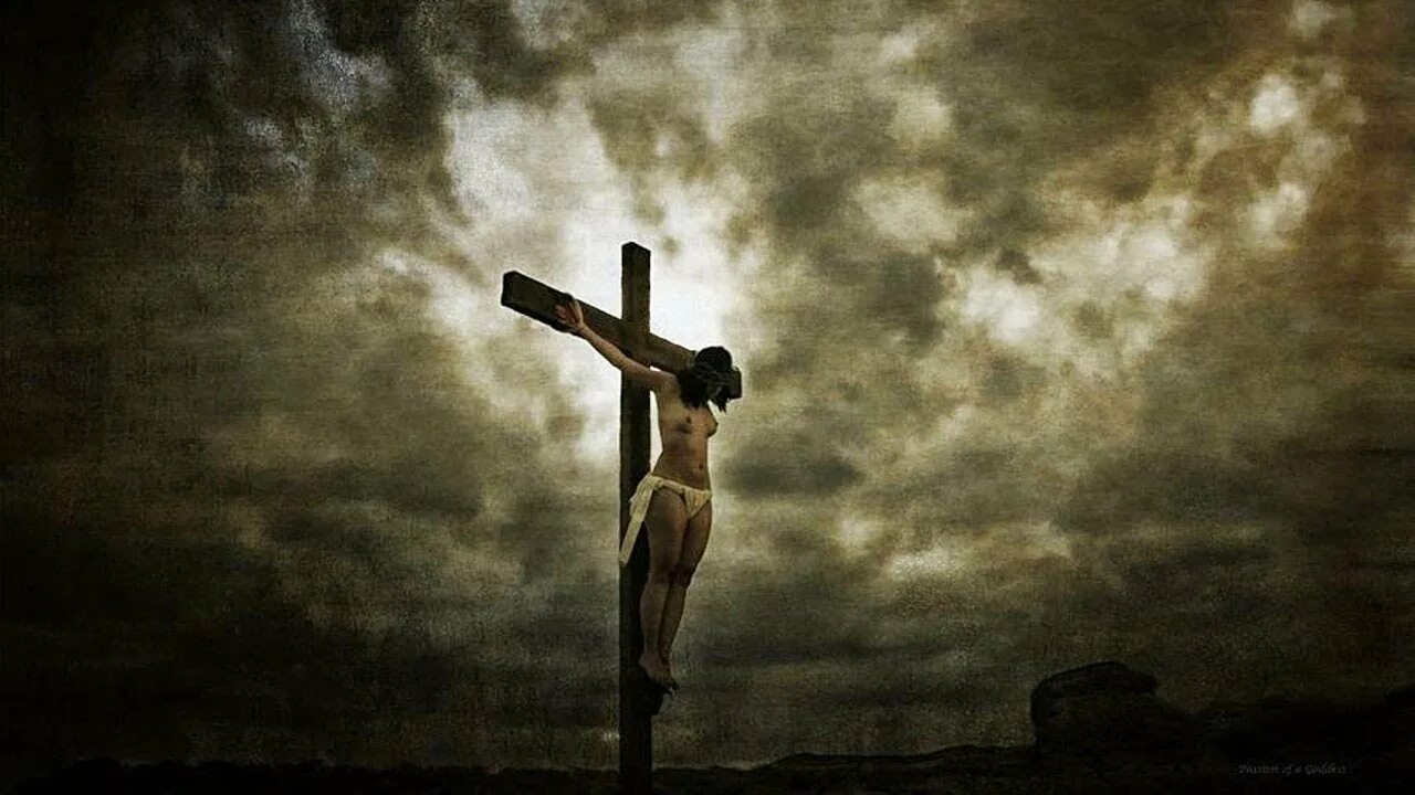 Дали иисус христос. Девушка распятая на кресте.