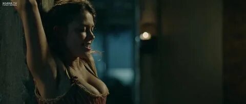 Mia tomlinson tits