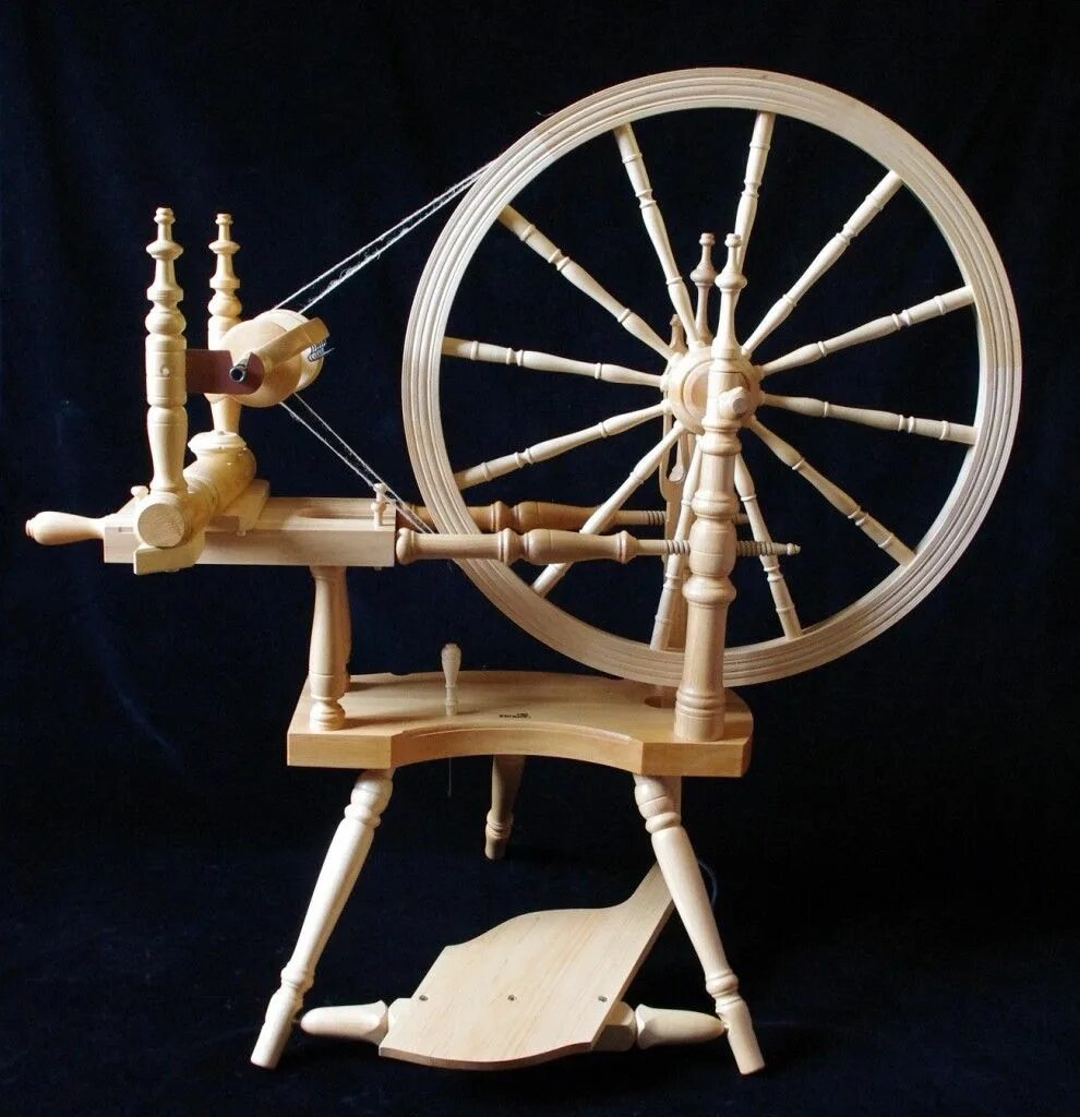 цельная прялка. прялки в порядке киров. ембаевский музей прялка. веретено игорь веретено. древнее веретено.