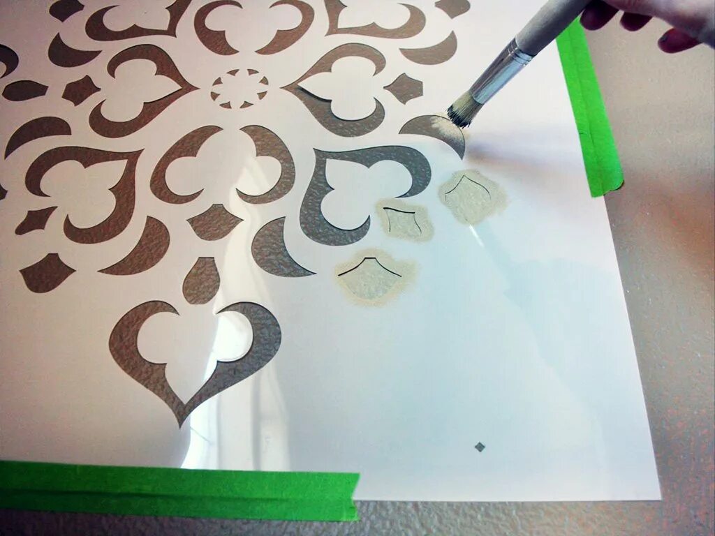 Трафарет для стен. Картины с помощью трафарета. Как правильно сделать трафарет. Трафаретная пленка oramask 810. Трафареты для декора.