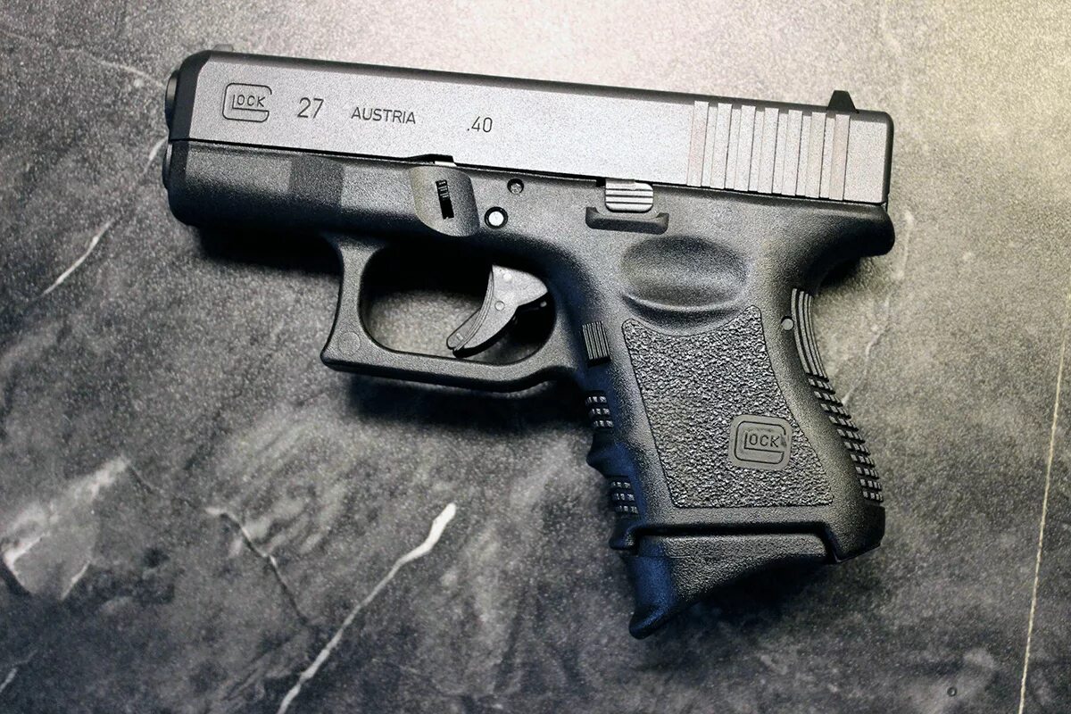 Glock gmbh. Пистолет glock 27. пистолет глок 26. глок 28. glock 17 боевой.
