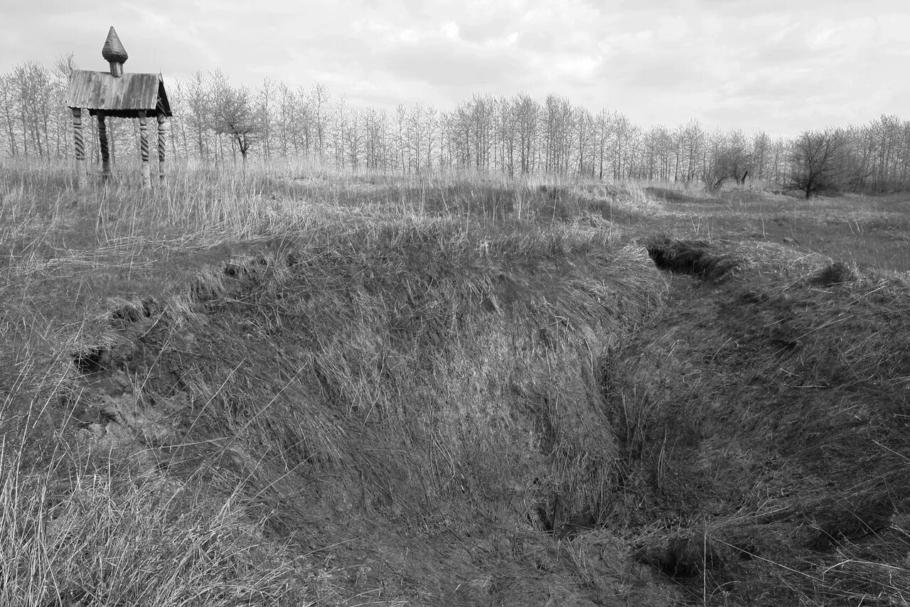 Поле калуга. Сасово взрыв воронка. Воронки от взрывов. Ямка в земле. Яма в поле.
