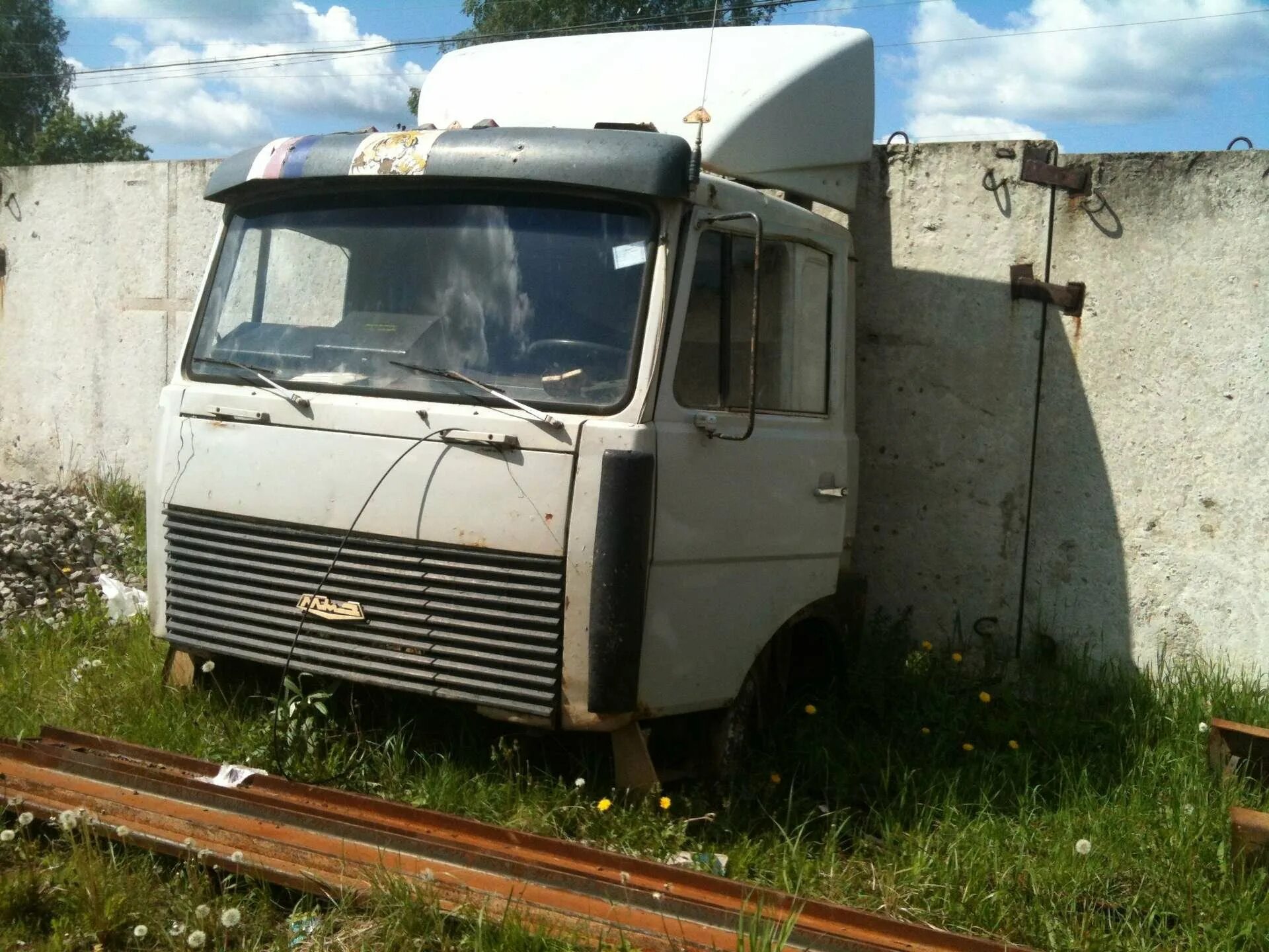 Маз зубренок 5 тонн. Маз на авито свердловская. Маз 437130-328. Маз зубренок на авито. Маз 4370 бортовой.