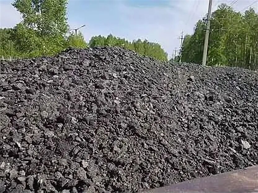 Асфальтная крошка фракция 7. Асфальтная крошка из под фрезы. Асфальтная крошка вторая жизнь. Асфальтовый щебень. Асфальтовая крошка (асфальтогранулят).