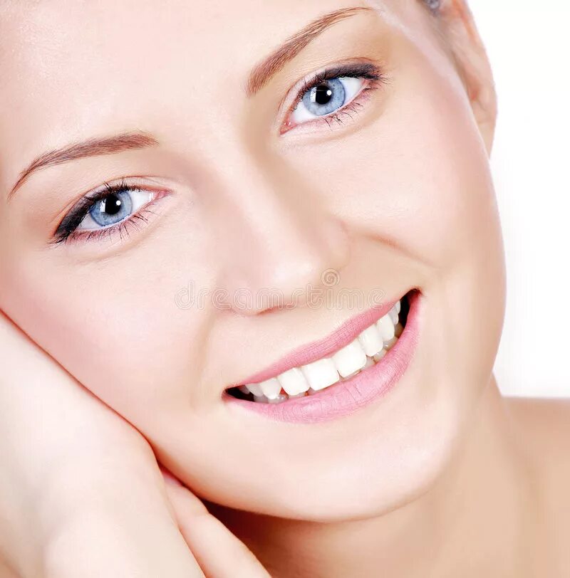 Лицо реализация. Лицо реализация. Лифтинг кожи лица. Идеальная кожа лица. Красивое лицо с кремом.