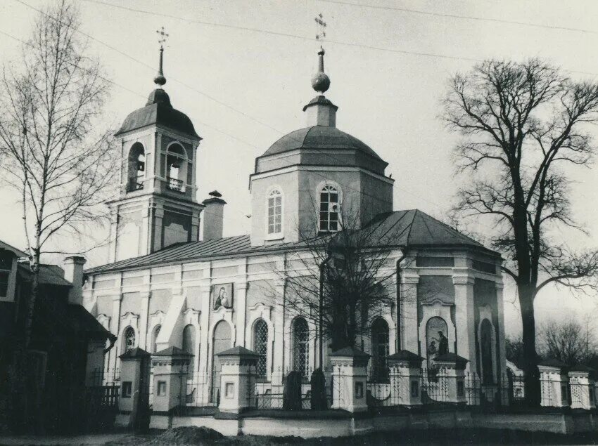 Церковь казанской иконы богоматери дмитров. Казанский храм дмитров. Епископ серафим звездинский. Церковь подлипичье дмитров. Церковь подлипичье дмитров.