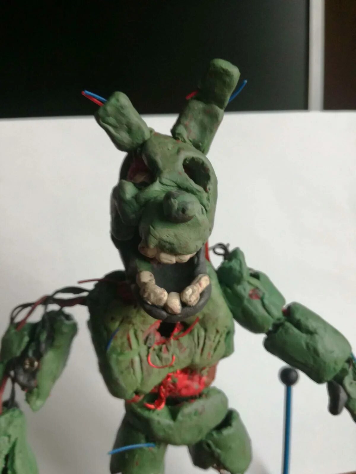 Как слепить трапа. Спрингтрап из пластилина фнаф 3. Спринг трап фнаф из пластилина. Как слепить трапа. Как слепить трапа.