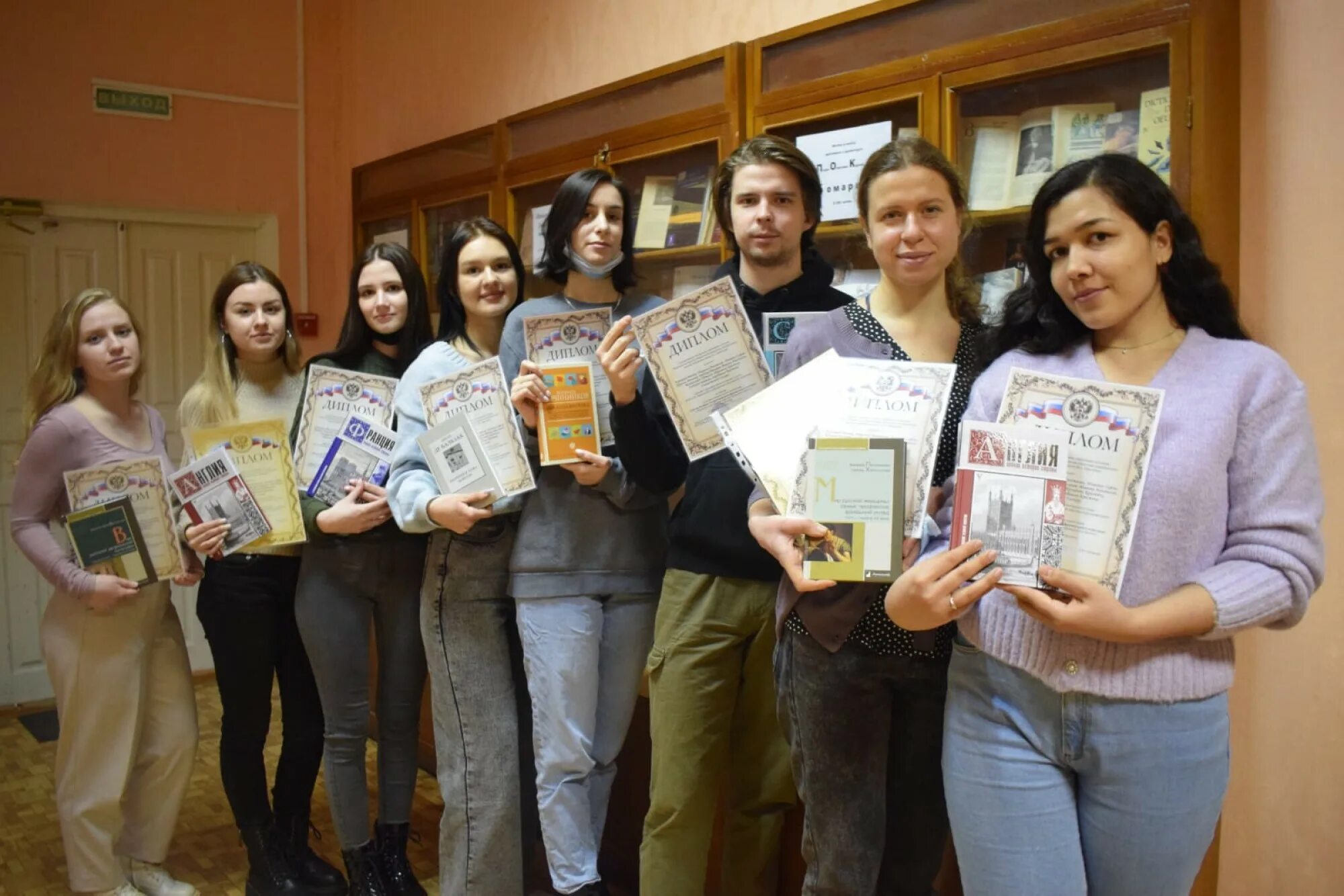 факультет иностранных языков и регионоведения мгу здание. мгу и донну. студент факультета иностранных языков. ин яз факультет романо-германской филологии. факультет иностранных языков улгпу.