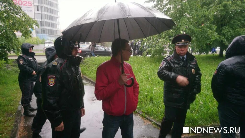 Песня не покинешь этот сквер. Песня не покинешь этот сквер