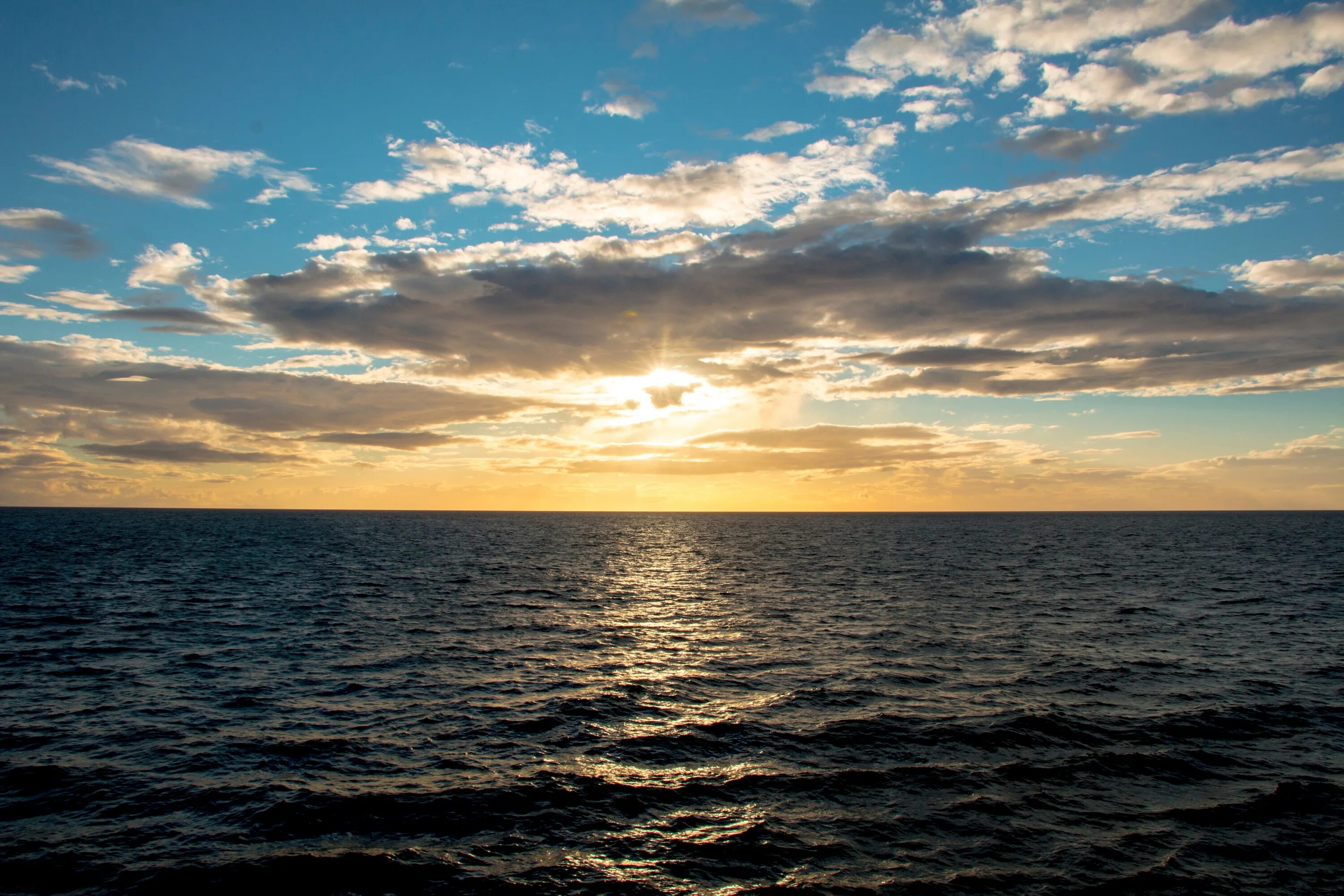 Вода первый горизонт. Море Горизонт. Бескрайний океан. Море небо Горизонт. Бескрайнее море.