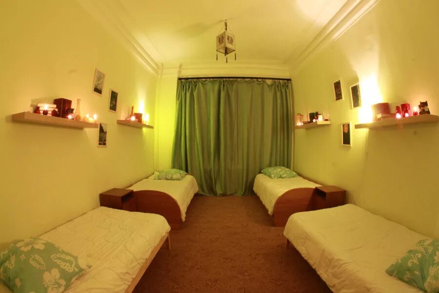 Хостел 4 комнаты. Найс красные ворота садовая-черногрязская ул 5/9 москва. Хостел семенский москва. Хостел на 4 кровати. Хостел красные ворота москва.