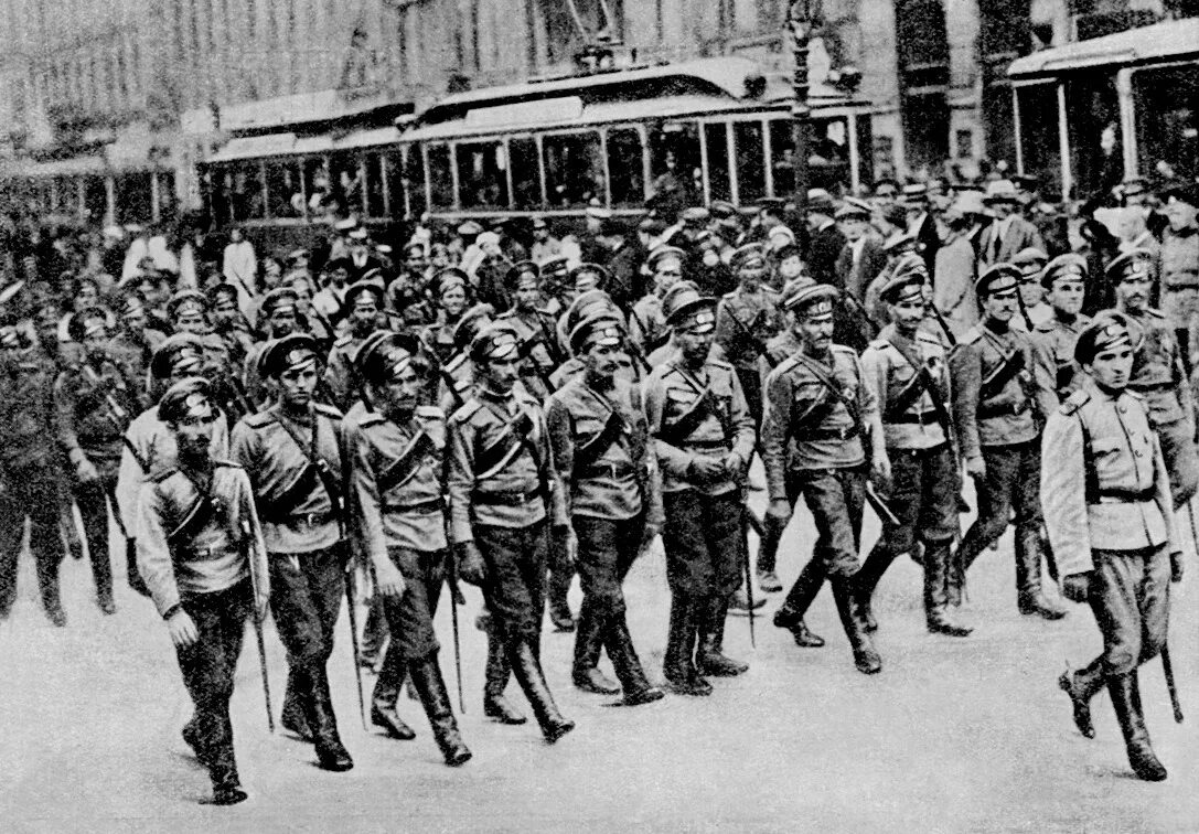 Массовая демонстрация в петрограде. Июльское восстание 1917. Июльский мятеж 1917. Расстрел июльской демонстрации 1917. Петроград июль 1917.