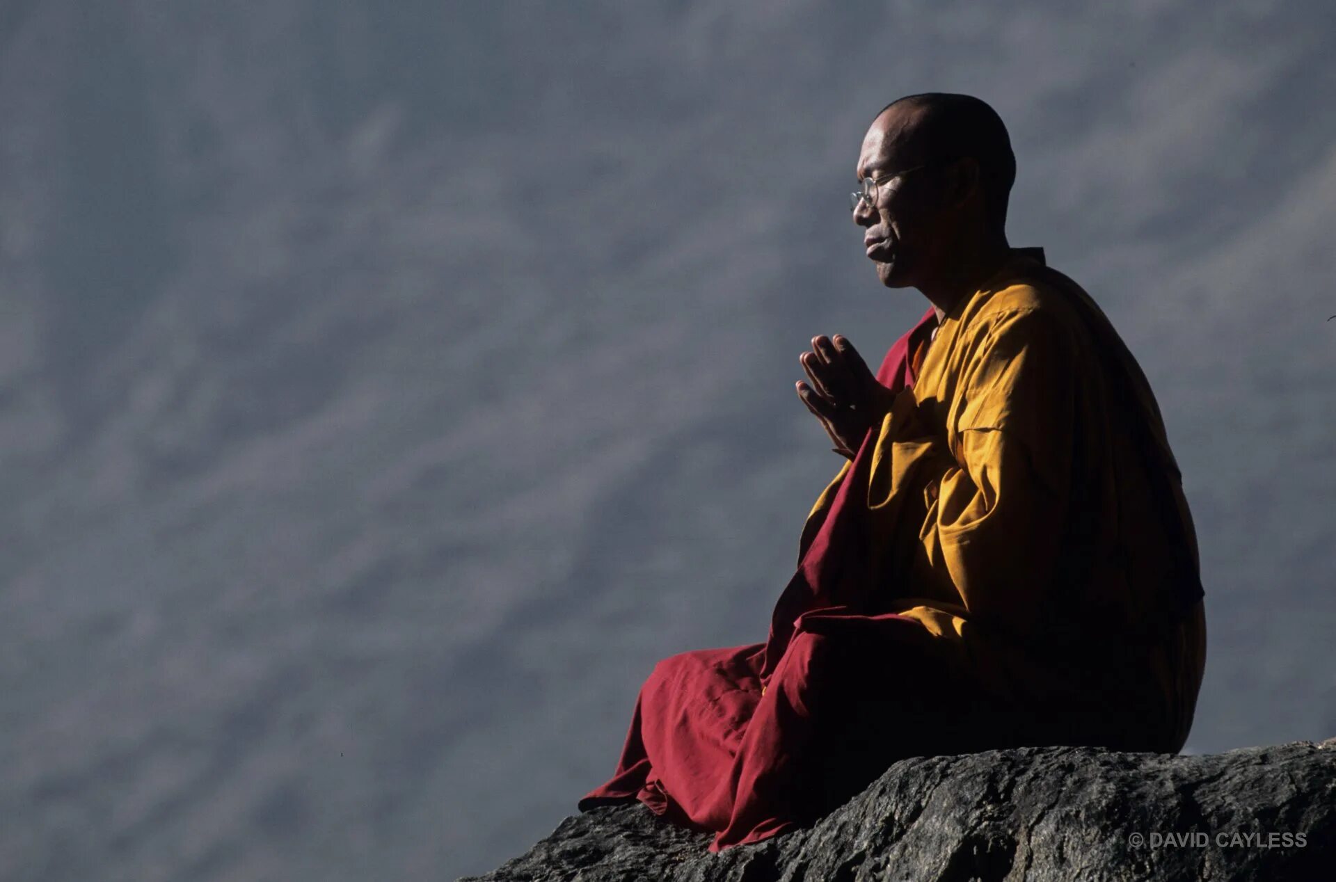 Жизнь учителя дзен. Буддистский монах Тибет. Тибет монахи медитация. Тибет Шаолинь. Тибетский монах в медитации.