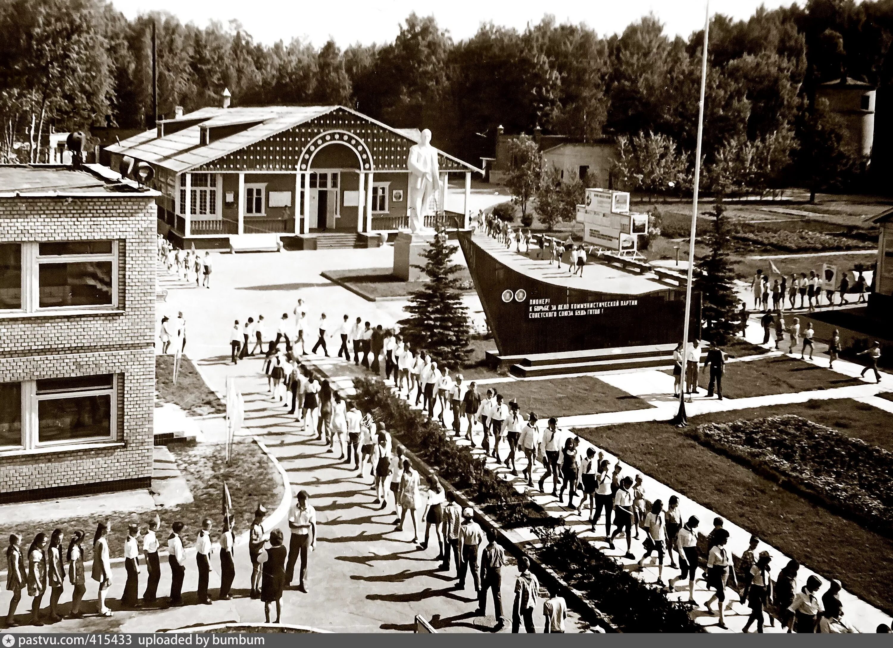 История дол. Пионерский лагерь орлёнок Краснодарский край. Лагерь Орленок 1960. Пионерский лагерь Орленок 1960. Пионер лагерь орлёнок в СССР.