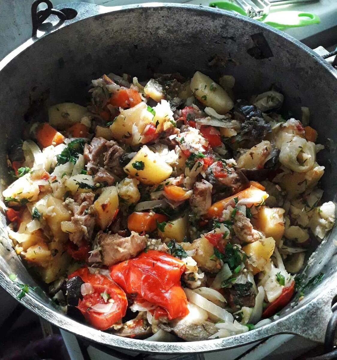 Рецепты мясо по узбекски. Дымляма. Домляма узбекская. Узбекская кухня домляма. Домляма по-узбекски в казане.