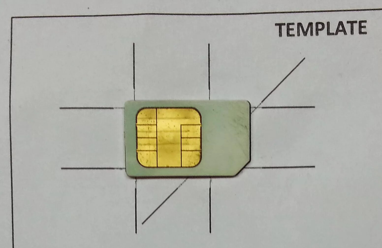 Как прошить сим карту. Распиновка нано сим карт. Обрезка Micro SIM до Nano SIM. Распиновка микро сим карты. Обрезать старую симку под нано сим.