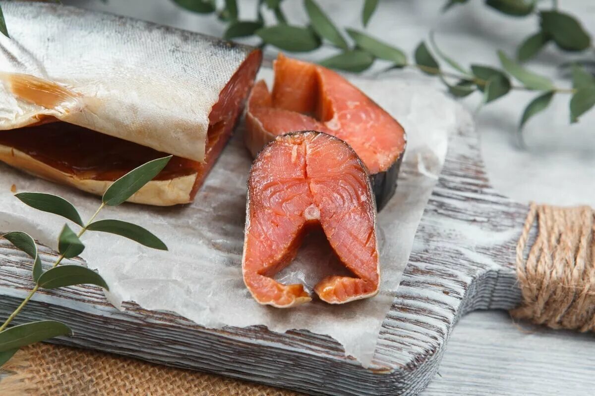 Голец вяленый. Рыба голец горячего копчения. Голец рыба хк. Голец холодного копчения калорийность. Голец холодного копчения.