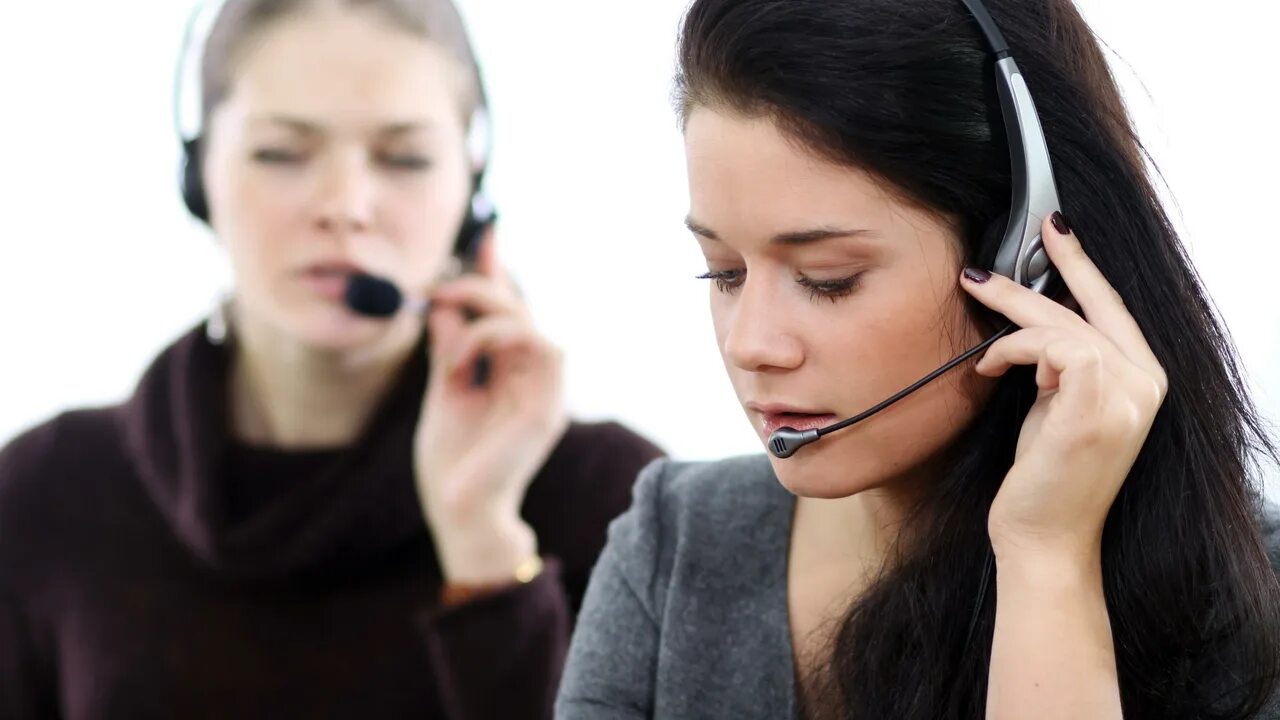 Психолог с ноутбуком. Консультация психолога. Консультант телефона доверия. Менеджер с телефоном. Телефон консультант психолог.